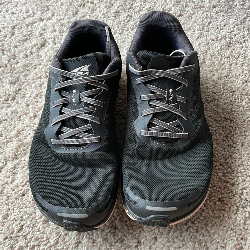 Ultra Riviera Running shows women’s 7.5 Wide